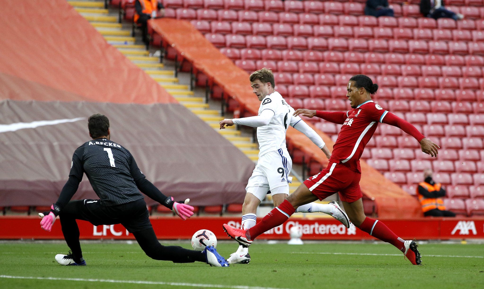 臨來自隊內 臨來自隊內